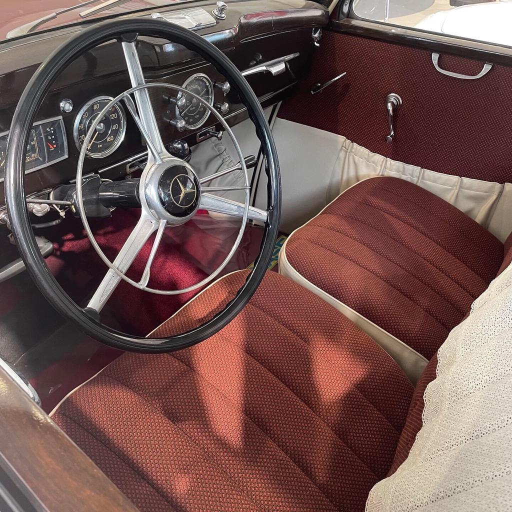 クラシックカー展示中です メルセデス ベンツの認定中古車 ヤナセ 外車 輸入車の正規ディーラー