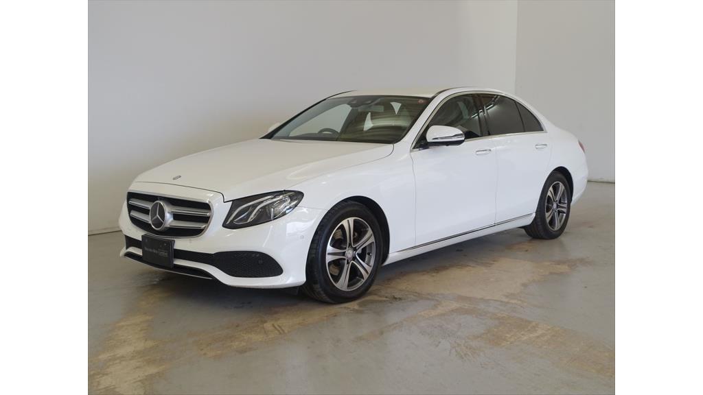 Ｅ２００アバンギャルド　ポーラーホワイト展示中！